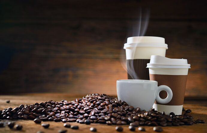 O café como produto prohibido mentres toma a vitamina para a potencia